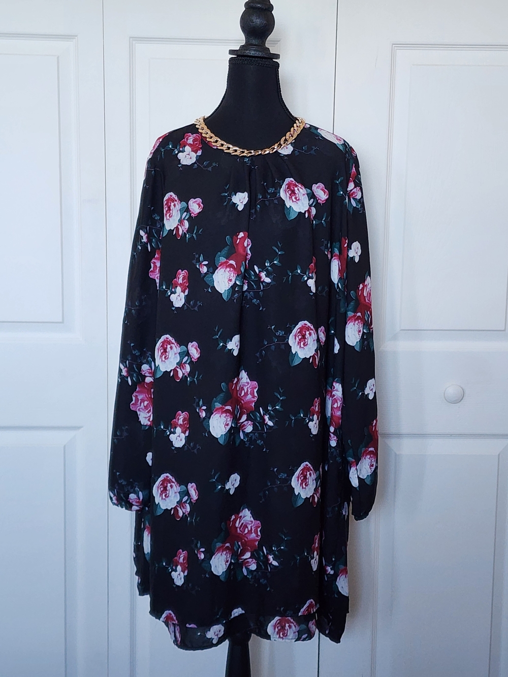 Stella Tweed Black Long Sleeve Floral Shift Dress with Red and Pink Roses